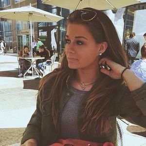 Meet your Posher, Rebecca